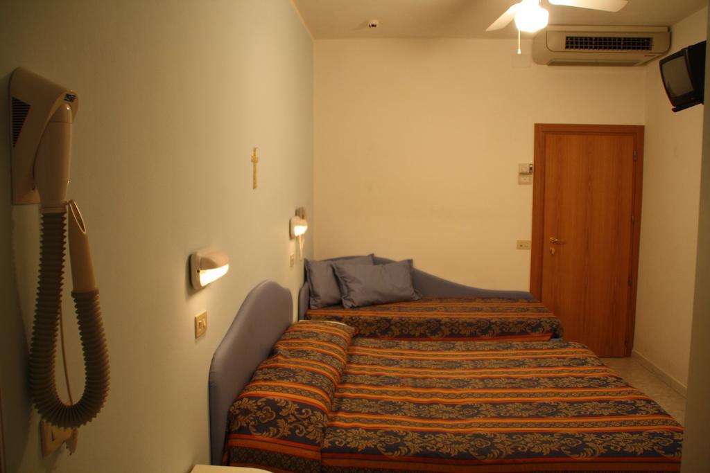 Hotel Tiglio Rimini Værelse billede