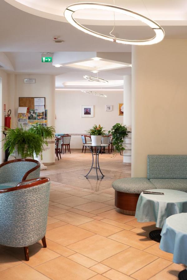 Hotel Tiglio Rimini Eksteriør billede